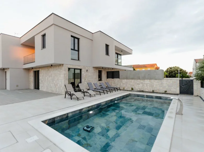 4 bedroom Villa 230 m² Opcina Karlobag, Croatia