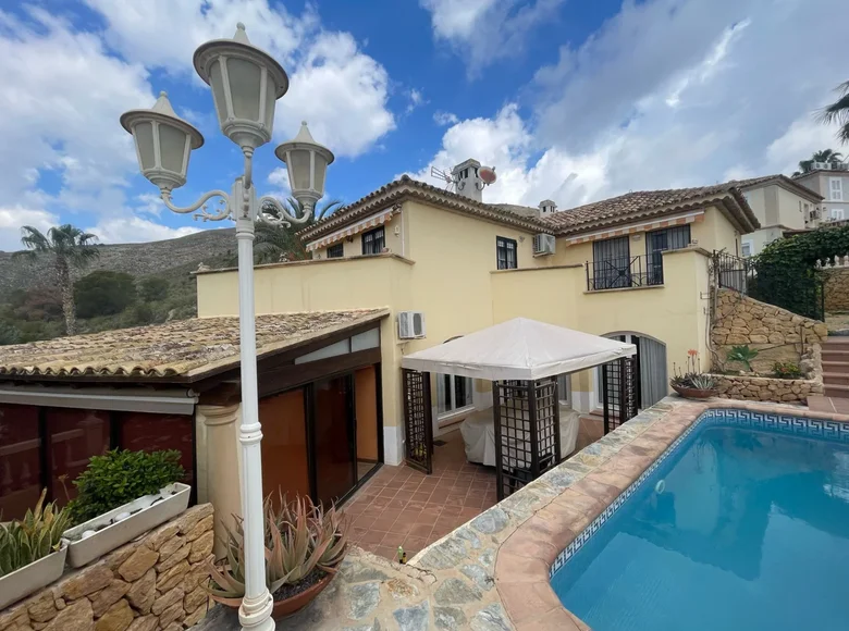 4-Schlafzimmer-Villa 282 m² Finestrat, Spanien