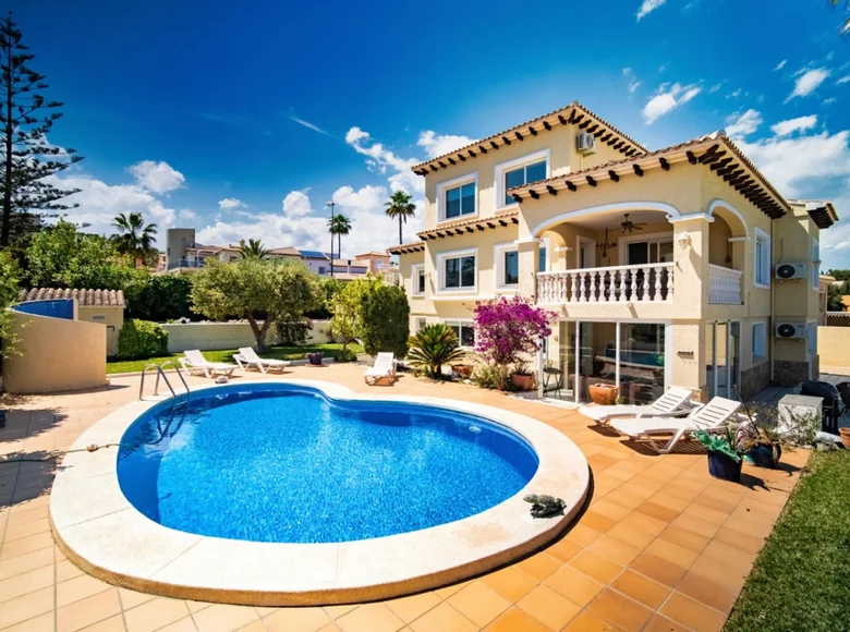 Villa de 4 dormitorios 346 m² La Nucía, Španjolska
