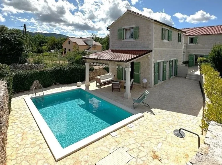 Villa de tres dormitorios 463 m² Split Dalmatia County, Croacia