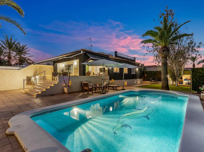 4 bedroom Villa 141 m² Torrevieja, Spain
