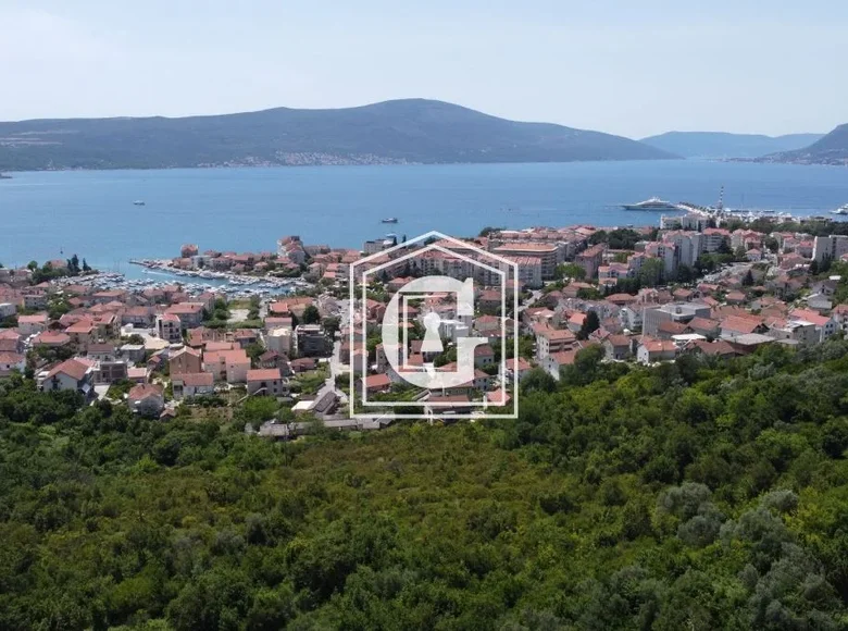 Atterrir 1 240 m² Tivat, Monténégro