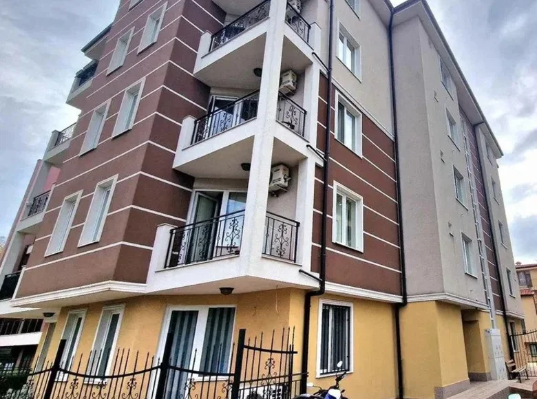 Mieszkanie 3 pokoi 77 m² Nesebyr, Bułgaria