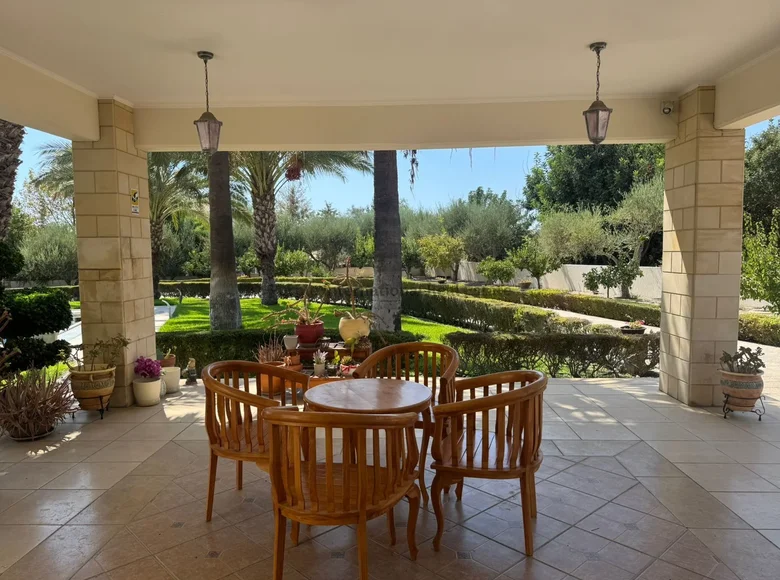 4 bedroom Villa 340 m² Pyrgos Lemesou, Cyprus