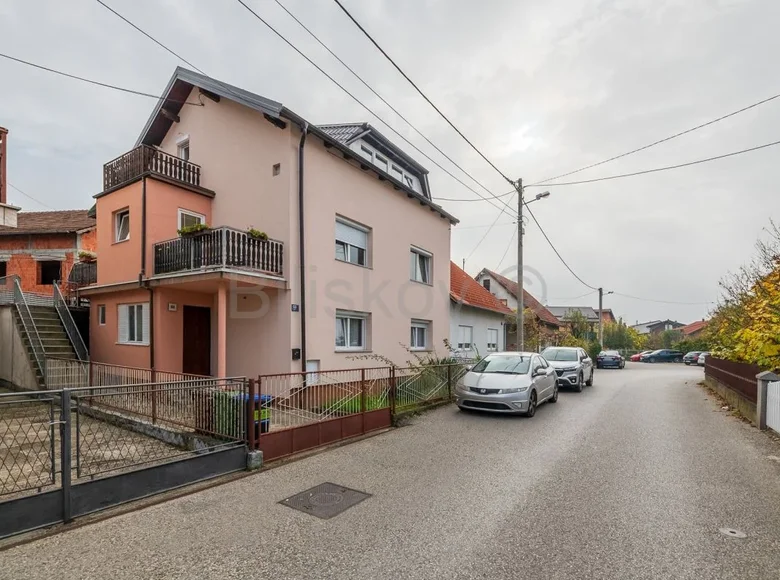 8 room house 327 m² City of Zagreb, Croatia