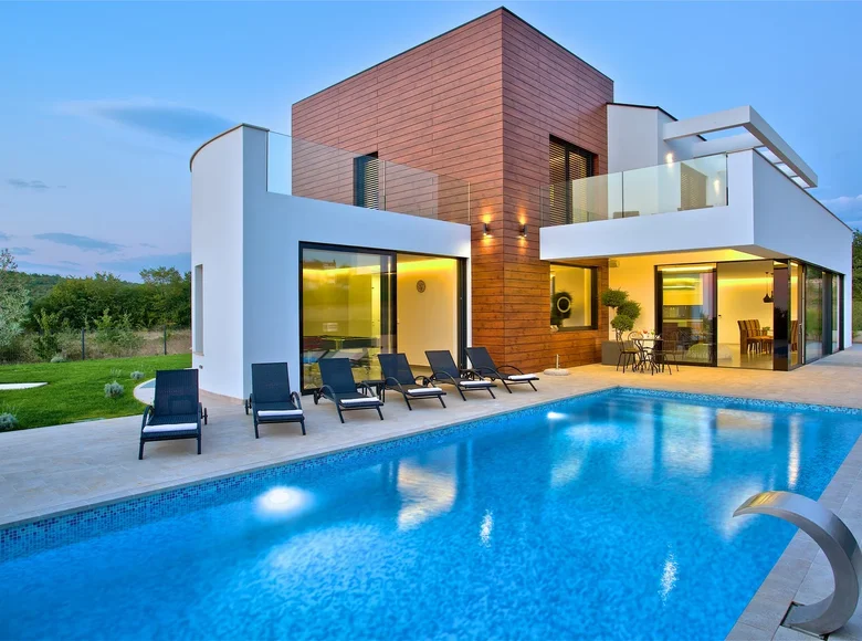 5 bedroom house 370 m² Grad Porec, Croatia