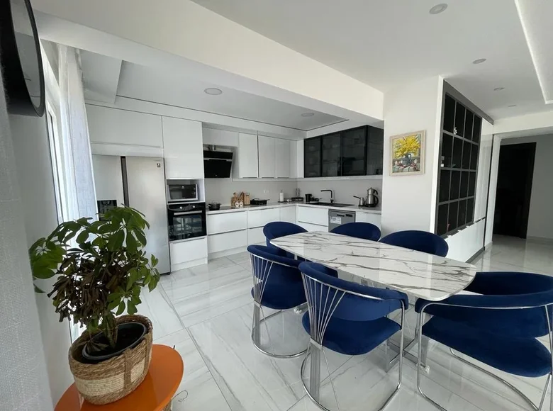 Apartamento 4 habitaciones 140 m² en Budva, Montenegro