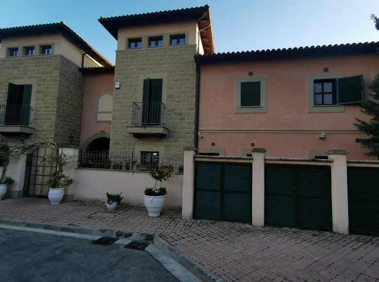 Casa 5 habitaciones  en Koinoteta Pyrgou Lemesou, Chipre