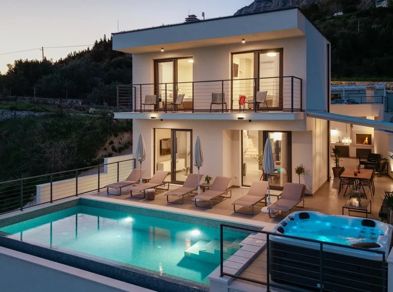 3 bedroom house 224 m² Grad Omis, Croatia