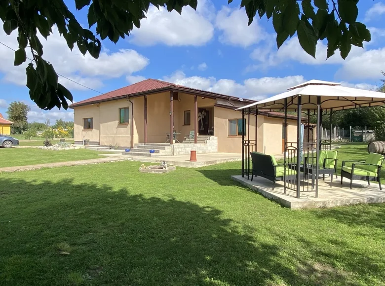 2 bedroom bungalow 93 m² Chernomortsi, Bulgaria