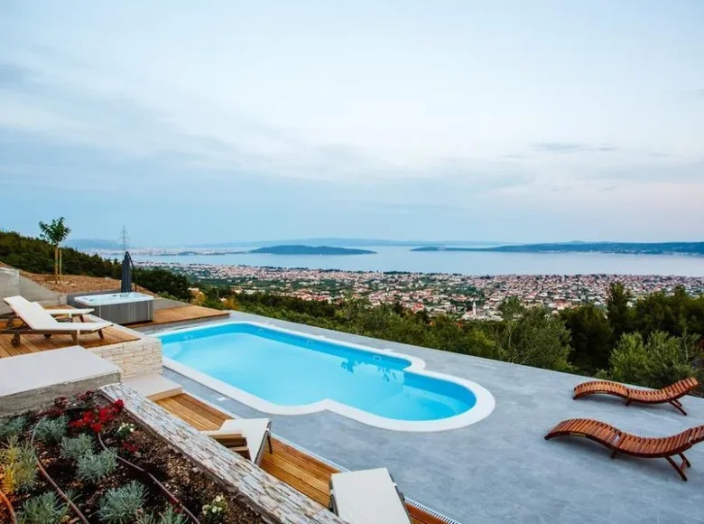 4 bedroom Villa 355 m² Grad Split, Croatia