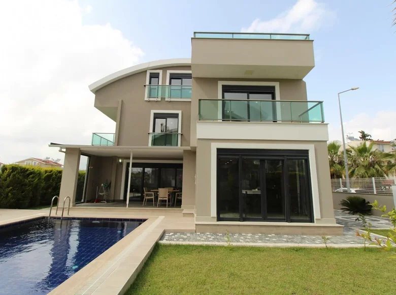 Willa 5 pokojów 240 m² Serik, Turcja