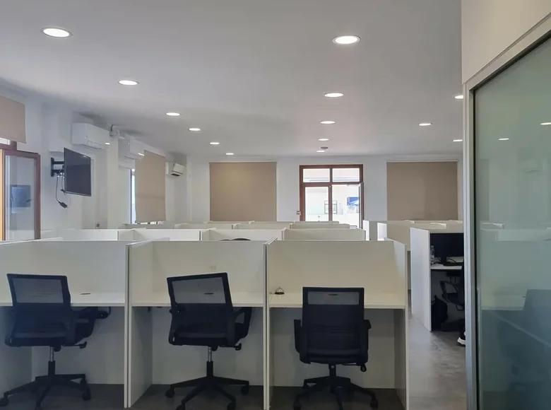 Office 432 m² in Demos Agiou Athanasiou, Cyprus