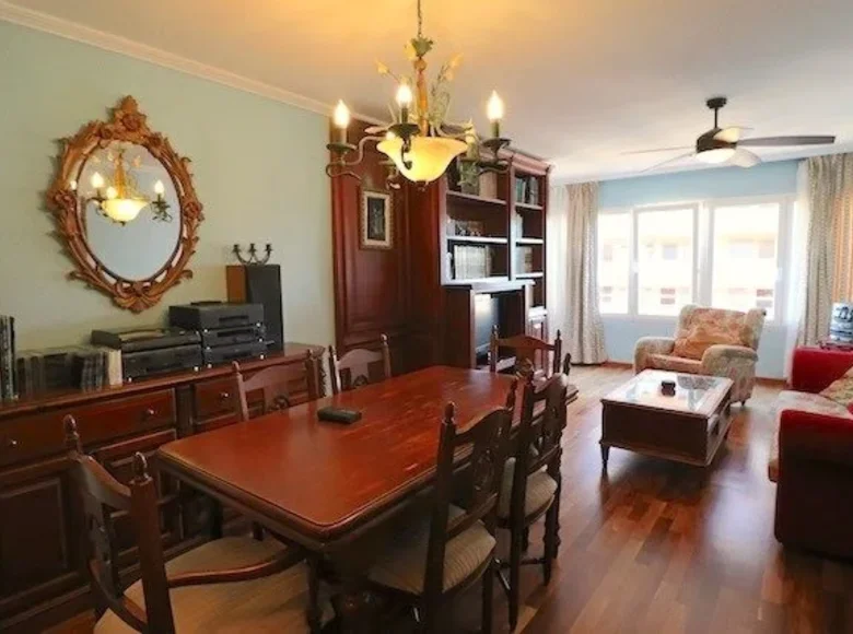 Mieszkanie 3 pokoi 95 m² Benidorm, Hiszpania