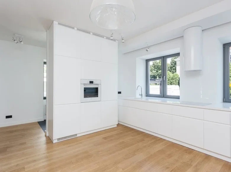 5 room house 307 m² in Warsaw, Poland