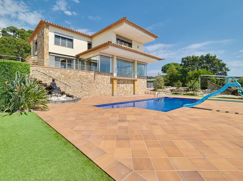villa de 5 dormitorios 545 m² Santa Maria de Llorell, Španjolska