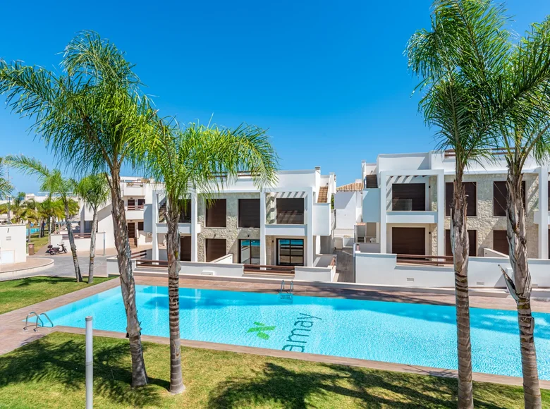 Mieszkanie 3 pokoi 70 m² Torrevieja, Hiszpania