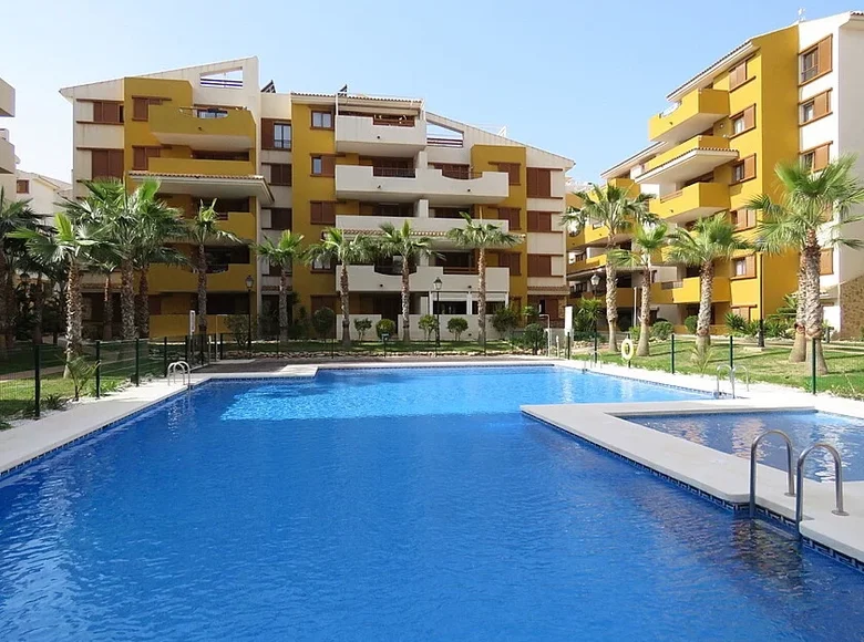 Mieszkanie 3 pokoi 119 m² Torrevieja, Hiszpania