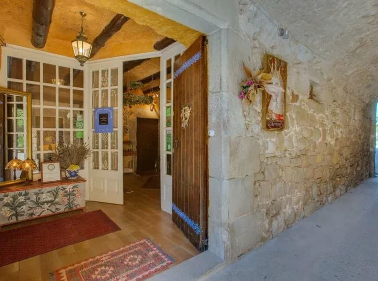 Propriété commerciale 865 m² à la Pera, Espagne
