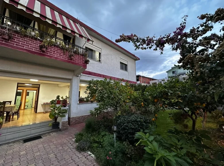 House 15 rooms 209 m² Bashkia Durres, Albania