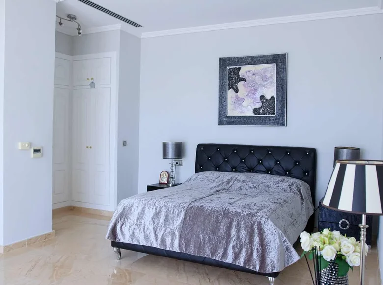 5 bedroom villa 306 m² Urbanizacion Dona Pepa, Spain