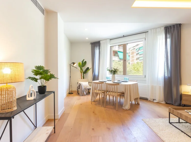 Mieszkanie 3 pokoi 82 m² Barcelona, Hiszpania