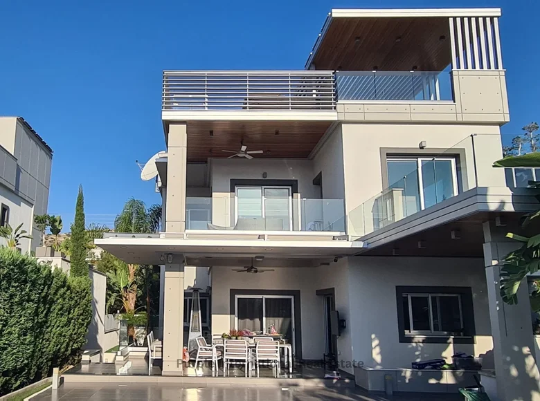 4 bedroom Villa 275 m² Agios Tychonas, Cyprus