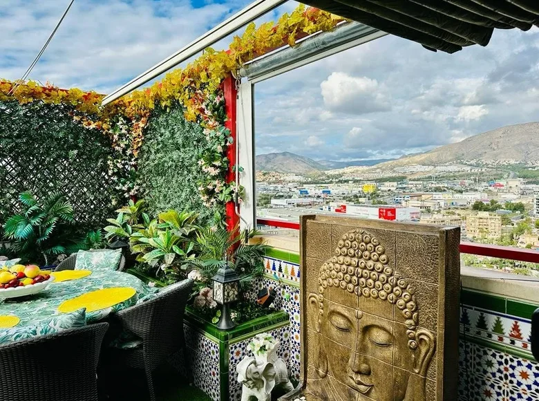 Mieszkanie 2 pokoi 132 m² Benidorm, Hiszpania