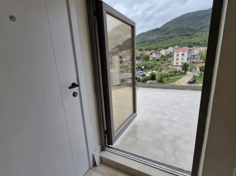 Apartamento 2 habitaciones 81 m² Tivat, Montenegro