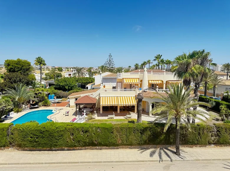 4-Schlafzimmer-Villa 250 m² Orihuela, Spanien