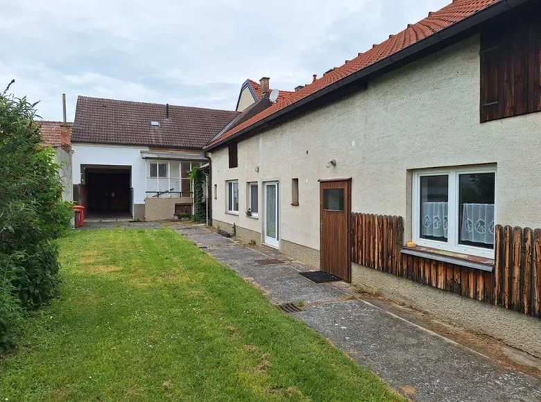 6 room house 130 m² Zwolfaxing, Austria