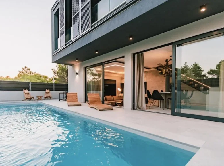 4 bedroom Villa 200 m² Grad Vodice, Croatia