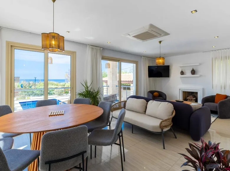 4 bedroom apartment 213 m² Chloraka, Cyprus