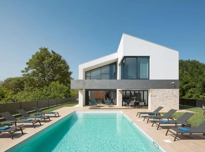 4 bedroom Villa 400 m² Grad Pula, Croatia