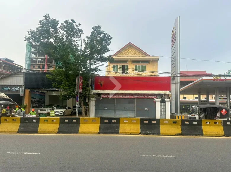 Commercial property 240 m² in Sangkat Veal Vong, Cambodia