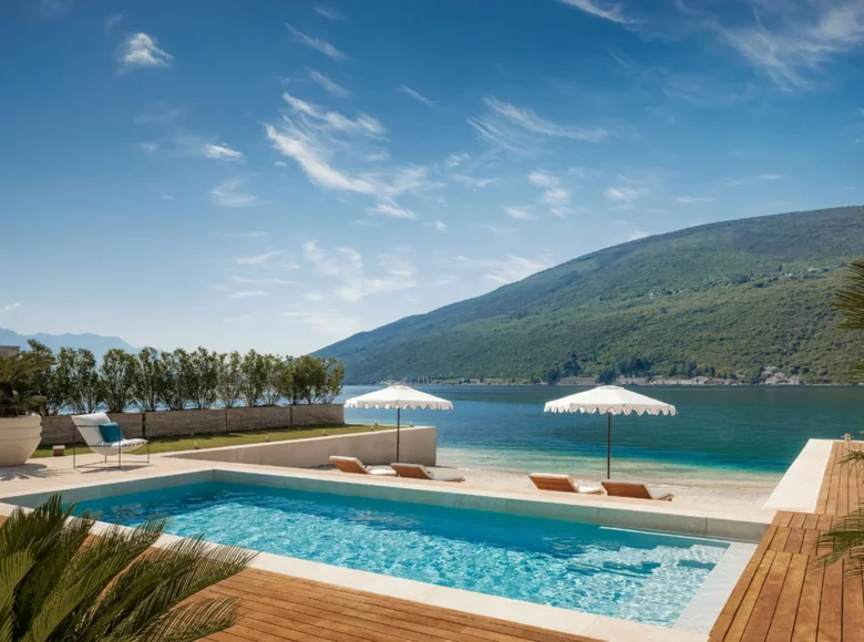 3 bedroom villa 571 m² Kumbor, Montenegro