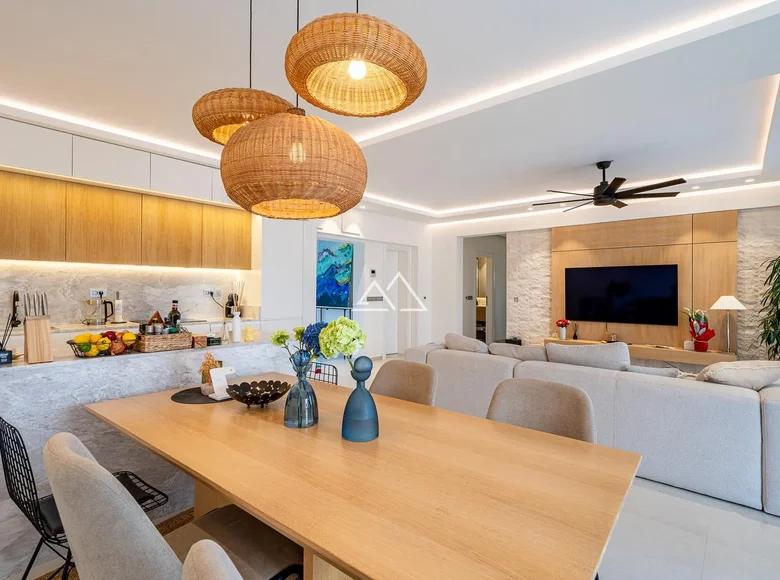 Квартира 3 комнаты 122 м² Тиват, Черногория