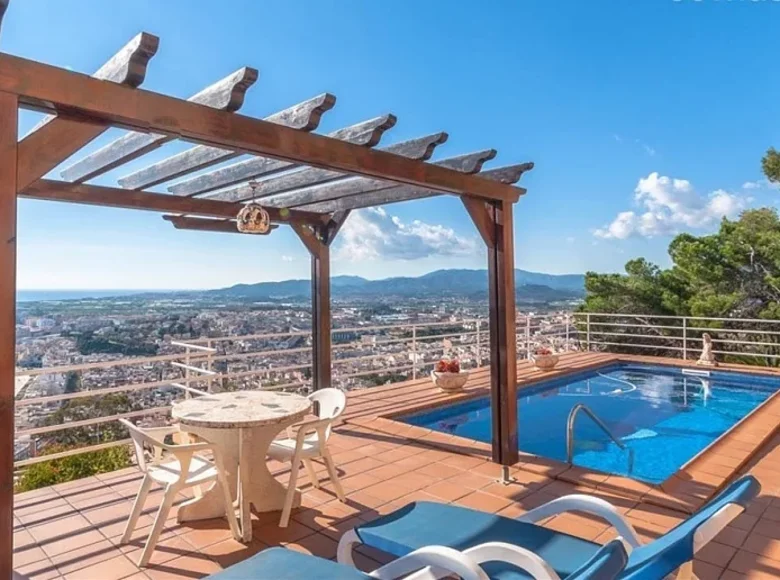 Villa de 4 dormitorios 150 m² Blanes, Španjolska