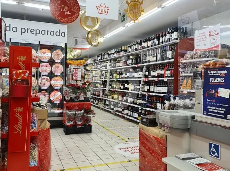 Shop 864 m² in Helechosa de los Montes, Spain