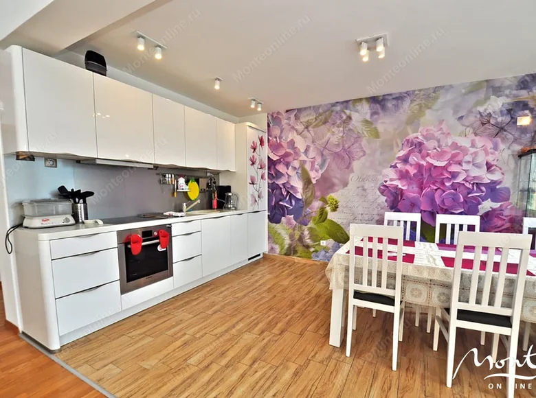 Квартира 3 спальни 135 м² Доброта, Черногория