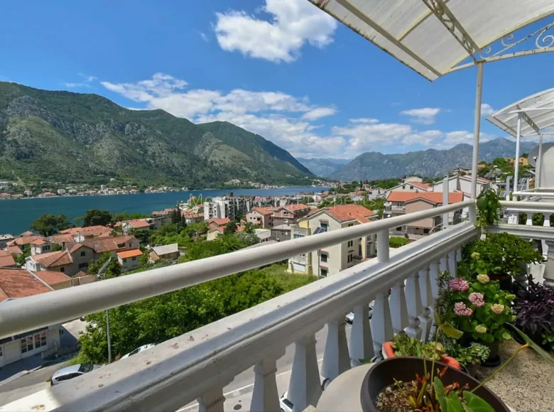 3 bedroom apartment 80 m² Dobrota, Montenegro