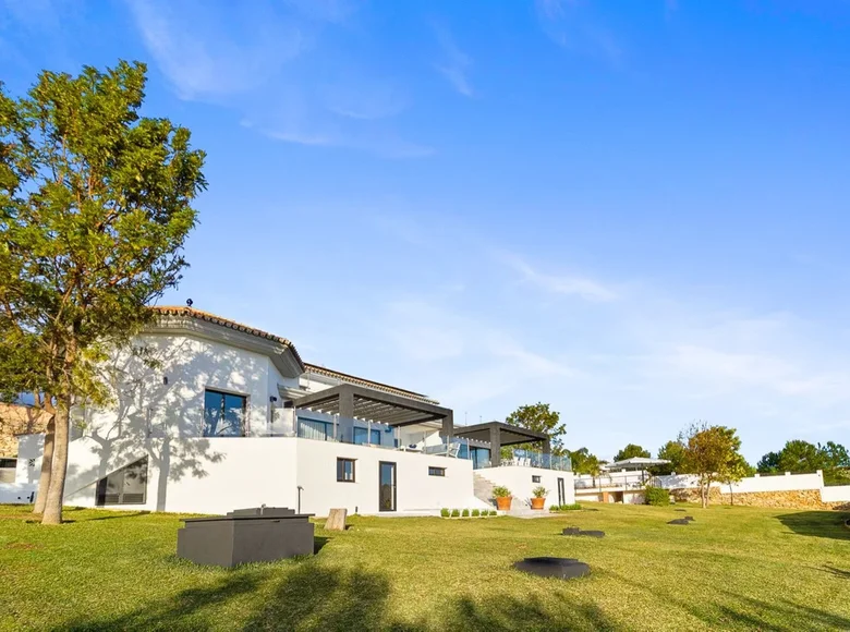 villa de 5 dormitorios 380 m² Benalmadena, Španjolska