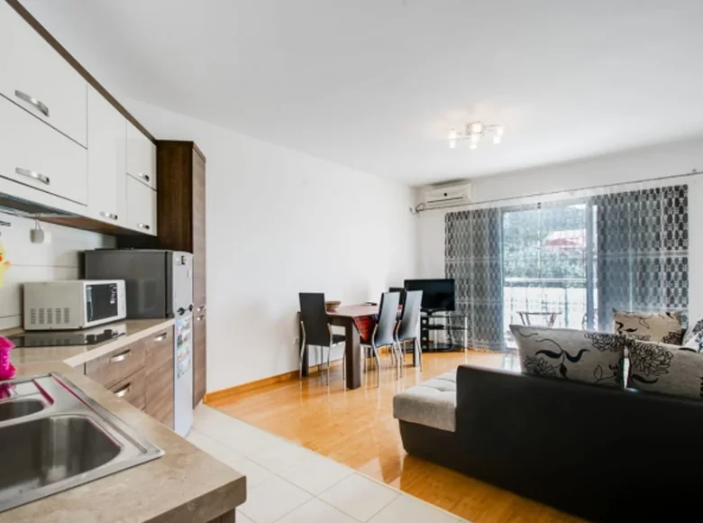 2 bedroom apartment 74 m² Boreti, Montenegro