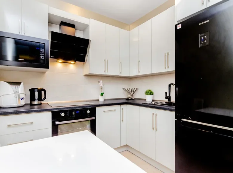 2 room apartment 42 m² in Warsaw, Poland