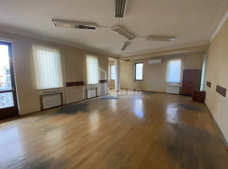 Коммерческое помещение 500 м² Тбилиси, Грузия