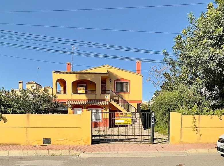 6 bedroom villa 224 m² Torrevieja, Spain