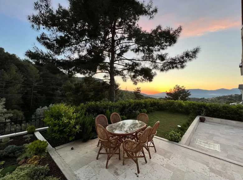 3 bedroom villa 230 m² Yesiluzumlu, Turkey