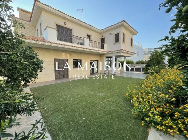 Dom 5 pokojów 400 m² w Nikozja, Cypr