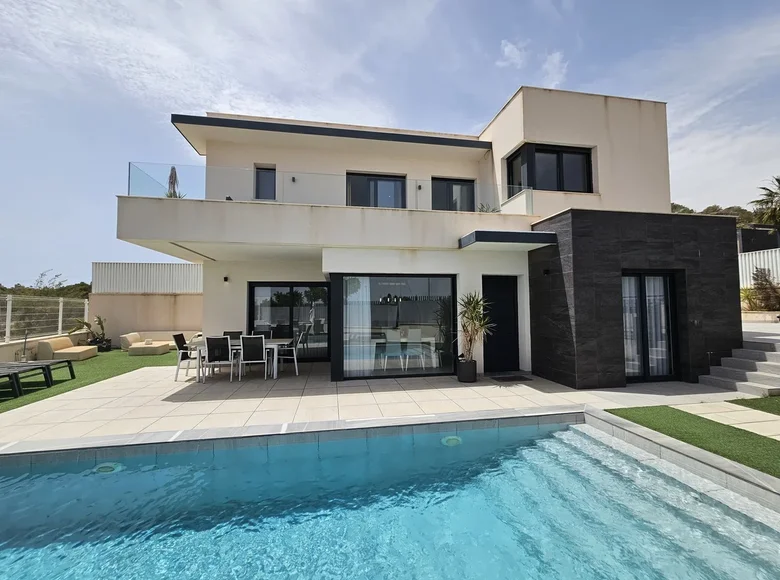 3-Schlafzimmer-Villa 156 m² San Miguel de Salinas, Spanien