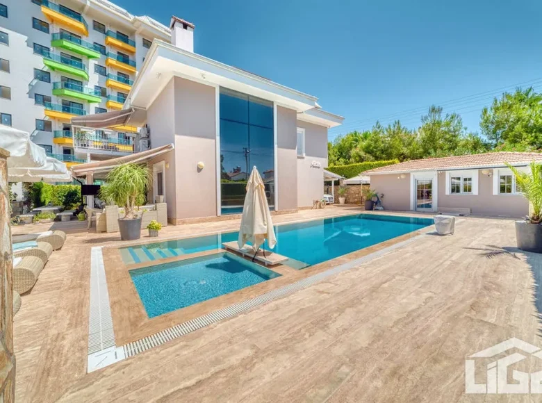Вилла 4 комнаты 220 м² Аланья, Турция